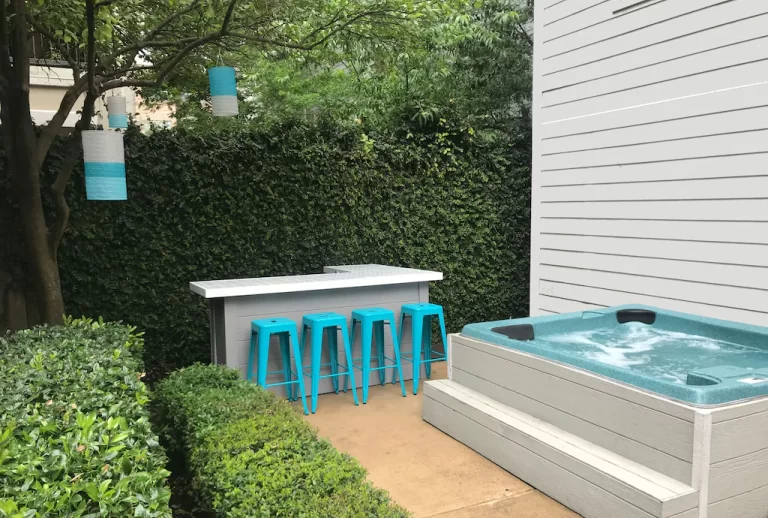 rental in Houston with Jacuzzi tub