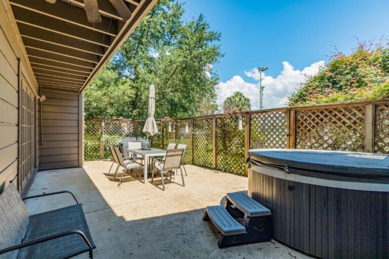 rental in Houston with hot tub