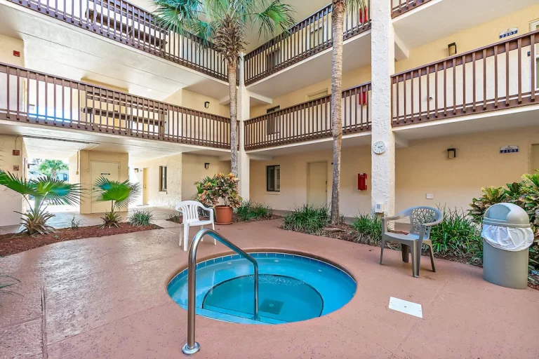 romantic condo in St. Augustine Florida with hot tub