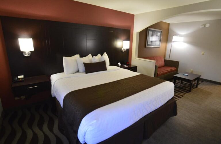 romantic hotel in Kansas for couples 3