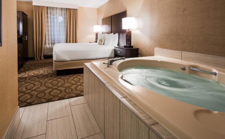romantic hotel with hot tub in room Michigan
