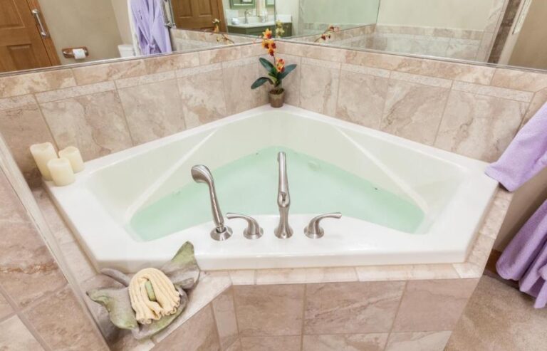 romantic hotel with spa bath Indiana