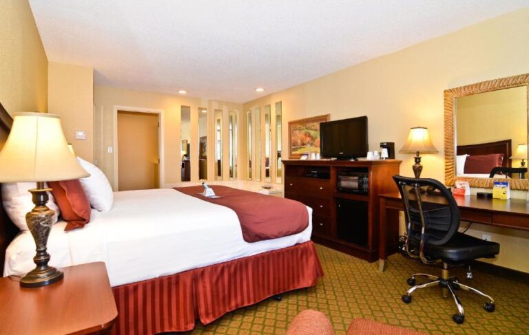 romantic hotels in Springfield with hot tub 1 2