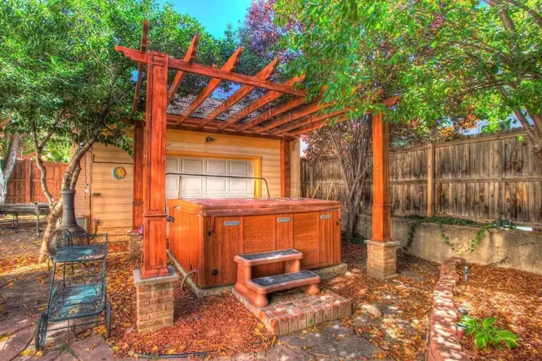 romantic rental with hot tub in Denver