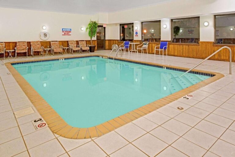 super 8 hotel in omaha with indoor pool and hot tub