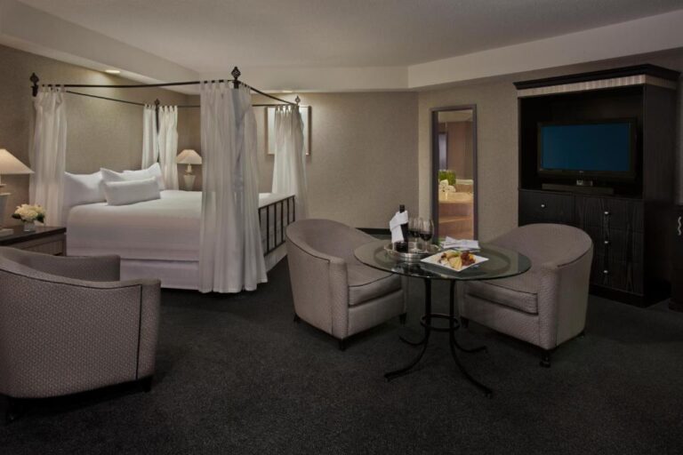 white oaks resort and spa room