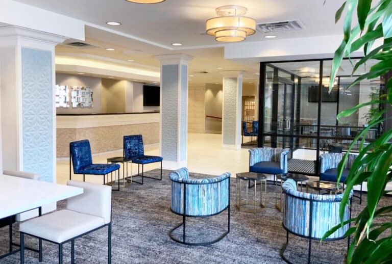 DoubleTree by Hilton Milwaukee Downtown 3