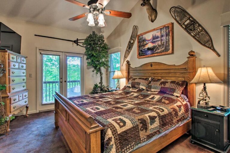 Eclectic Cabin with Hot Tub Less Than 1Mi to Ober Gatlinburg 4