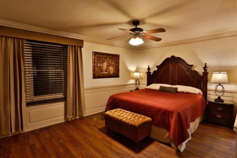 Forrest Hills Mountain Resort honeymoon suite