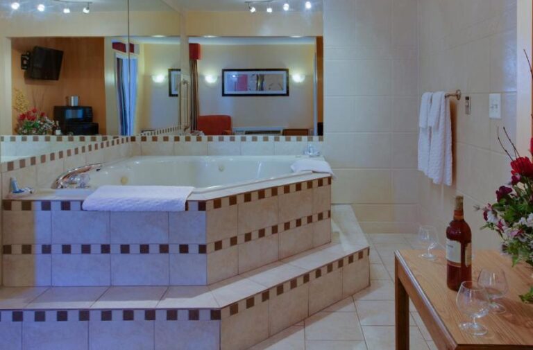 cozy hotels in Maryland with hot tub in room 2