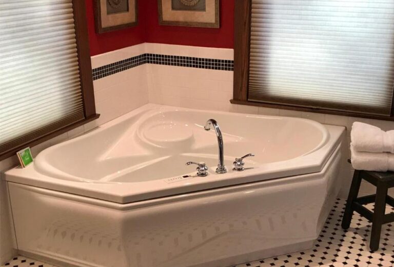Wisconsin Whirlpool Suites Hotels With Hot tub in Room 2022 Update