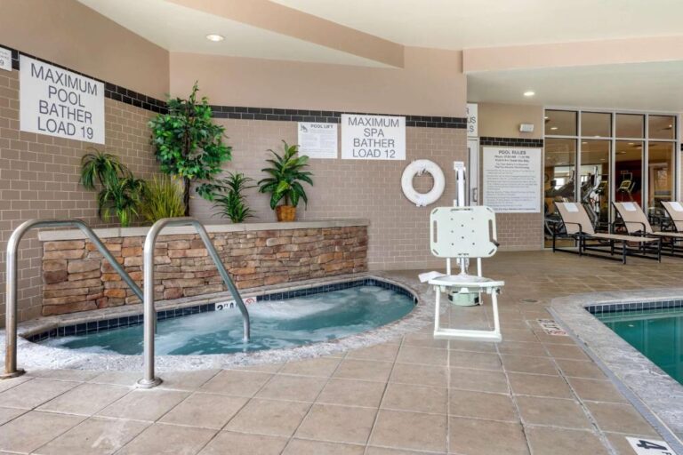 hotels for couples in Indianapolis with hot tub in room 3