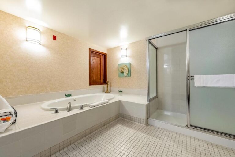 hotels for couples with hot tub in room