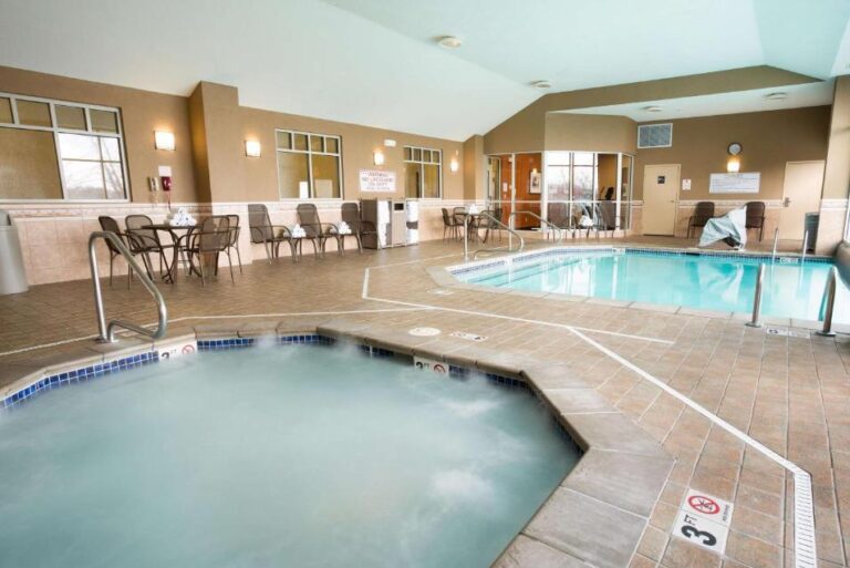hotels in Columbus Ohio for couples with hot tub 2