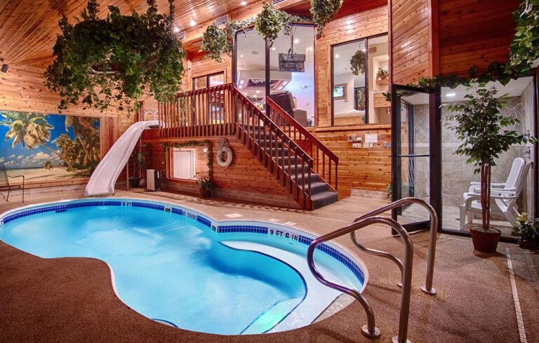 hotels in Indianapolis with hot tub in room