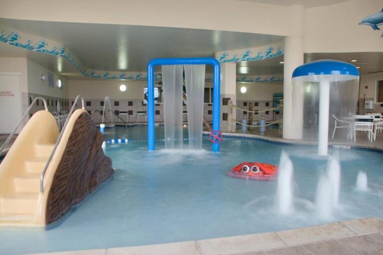 hotels in Madison and Wisconsin Dells with hot tub in room