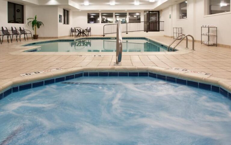 hotels in Pennsylvania with in room hot tub 4