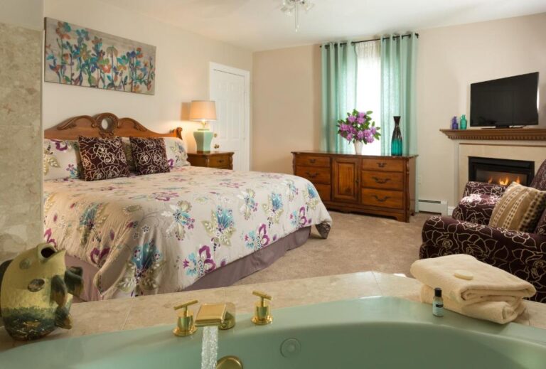hotels in Rhode Island with hot tub in room
