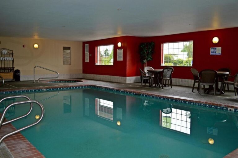 hotels in Seattle with in-room spa bath 3