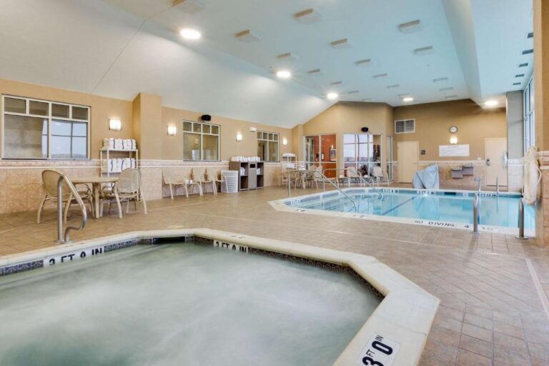 hotels in Souther Illinois with hot tub in room 2