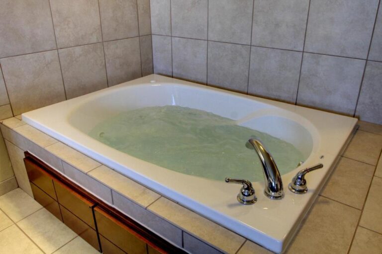 hotels in Washington for couples with hot tub 2