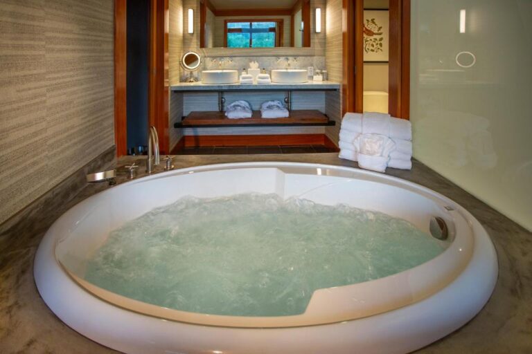 hotels in Washington with hot tub in room