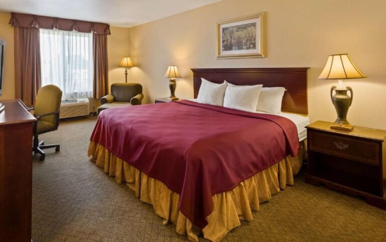 hotels in near Pittsburgh Pennsylvania with hot tub in room
