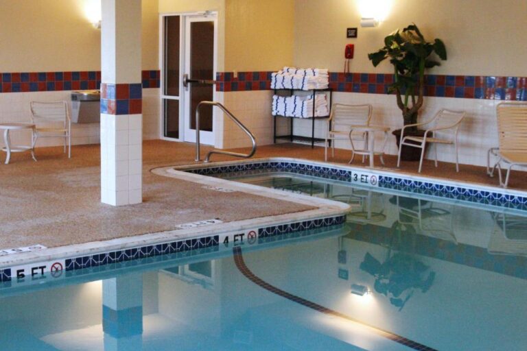 hotels with hot tubs in Maine 2