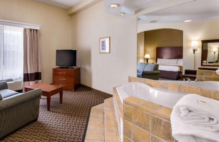 hotels with in room hot tub in Maryland 2