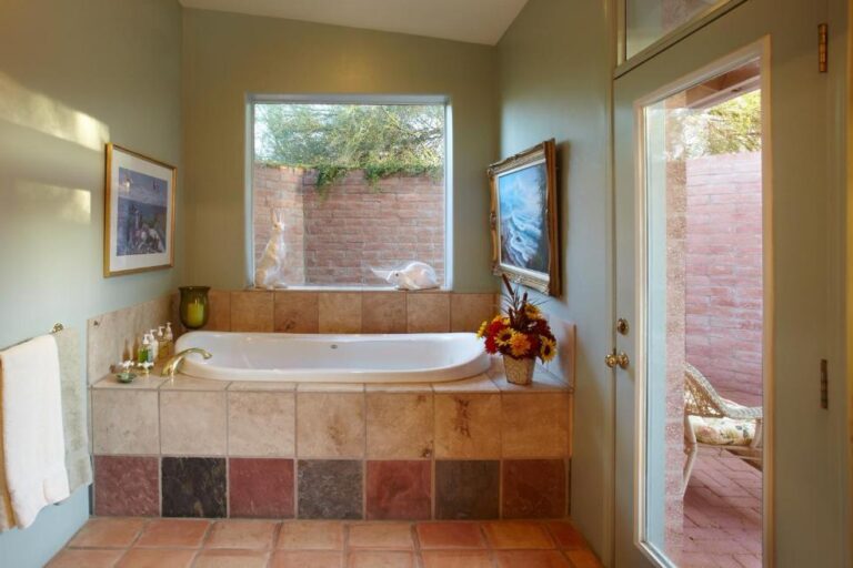 rental in Tucson for couples with hot tub in room 3