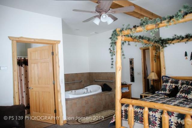 rentals in Wisconsin with hot tub in room