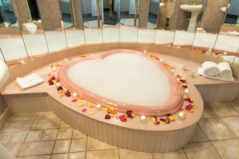 resorts in Pocono with hot tub