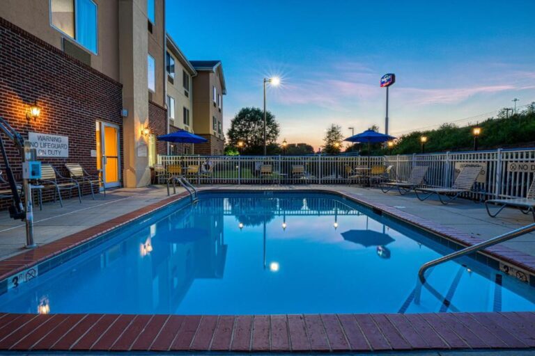 romantic hotels in Charlotte with hot tub 2