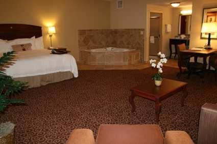 romantic hotels with hot tub in room Oklahoma