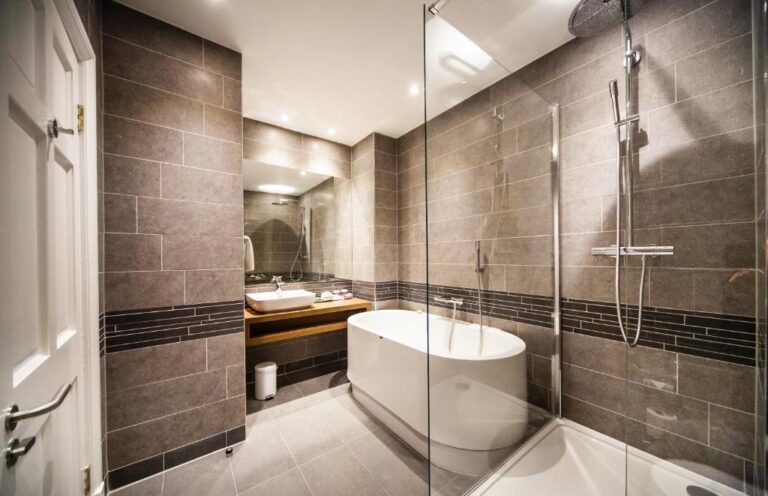 hotels for couples with hot tub in Leeds