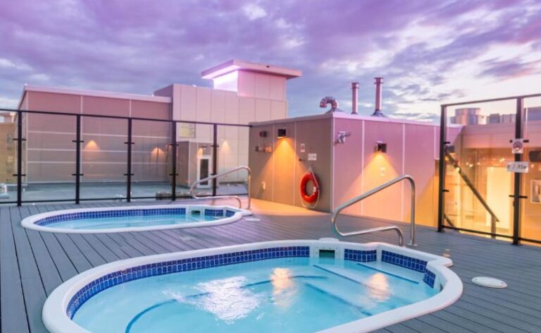 hotels for couples with hot tub in room Calgary