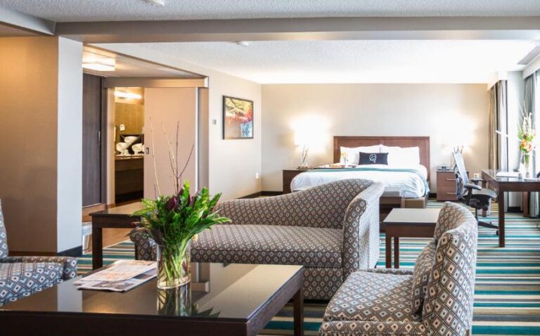 hotels in Calgary with hot tub in room