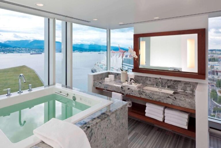 hotels in Vancouver with hot tub in room 2