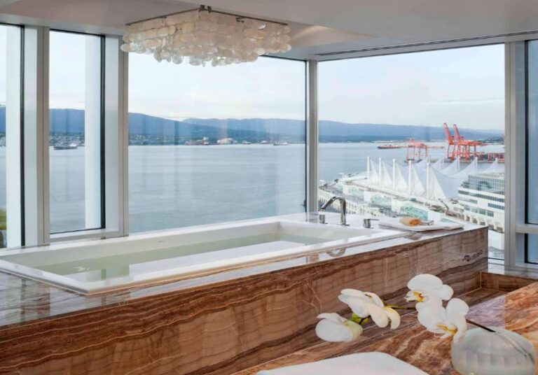 hotels in Vancouver with hot tub in room 3