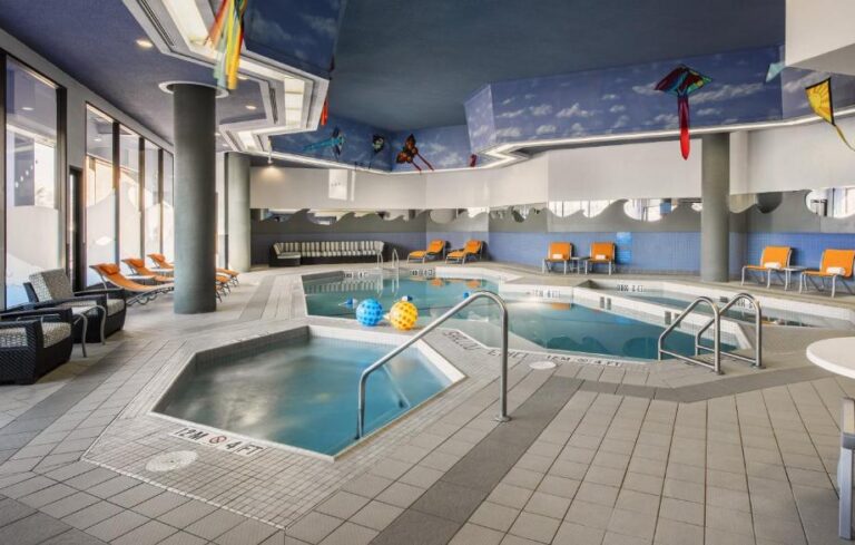 hotels in Winnipeg with hot tub 2