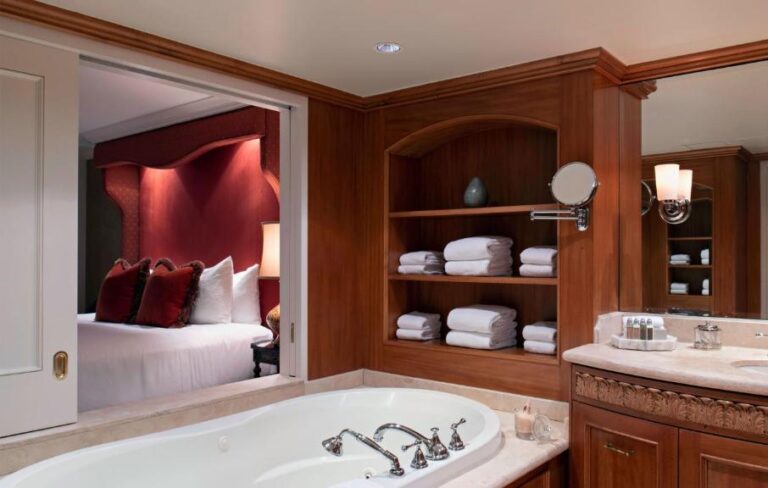 hotels with hot tubs in room Vancouver