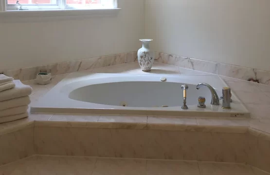 rental in Toronto with hot tub 2 3