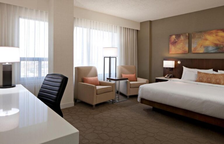 romantic hotel with Jacuzzi suites Edmonton 2