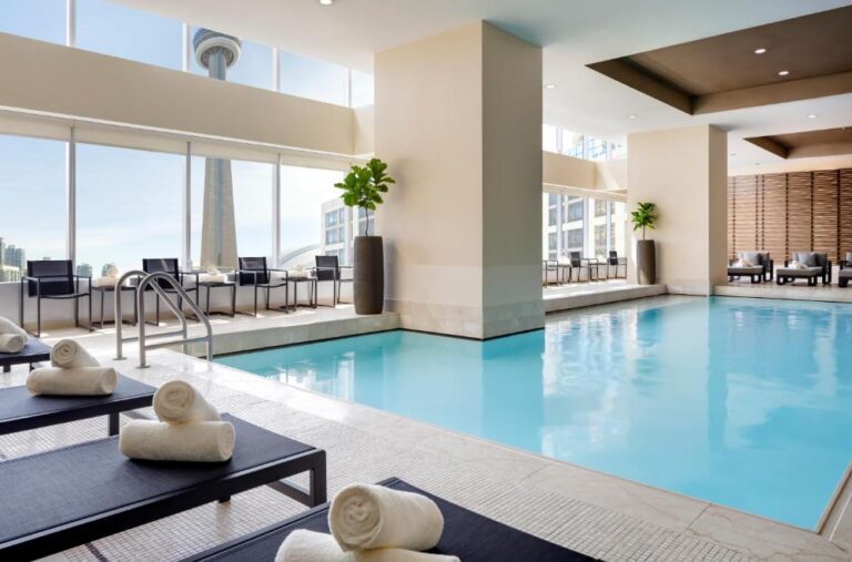 romantic hotels in Toronto with hot tub in room 2