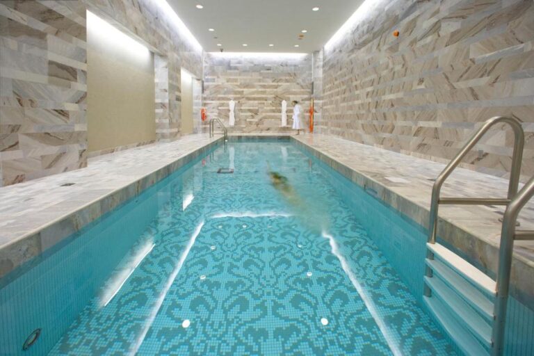 romantic hotels in Toronto with hot tub in room for couples
