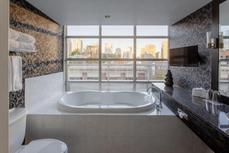 romantic hotels in Vancouver with hot tub in room 2