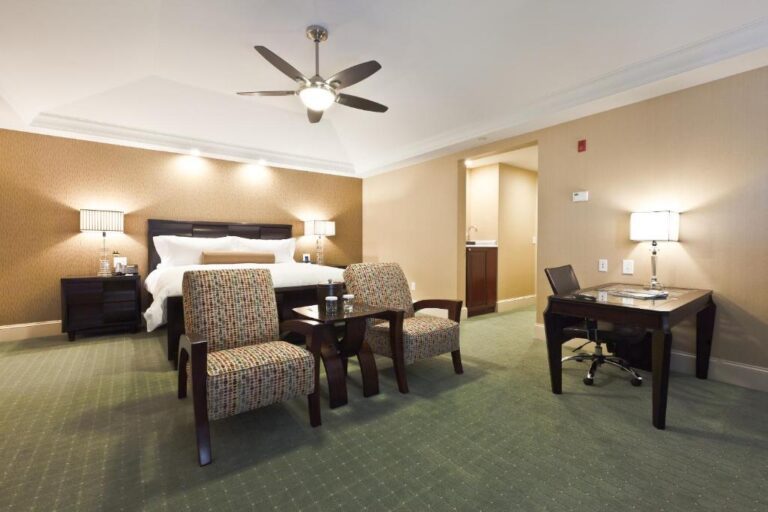 Town & Country Inn and Suites​2