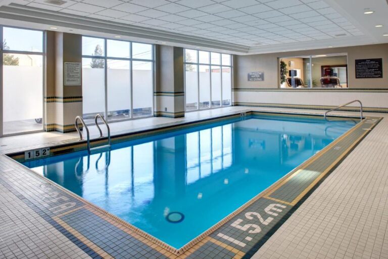 hampton inn & suites toronto pool