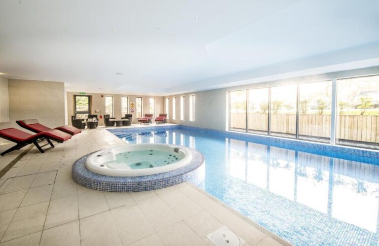 hotel for couples in Scotland with hot tub in room 3
