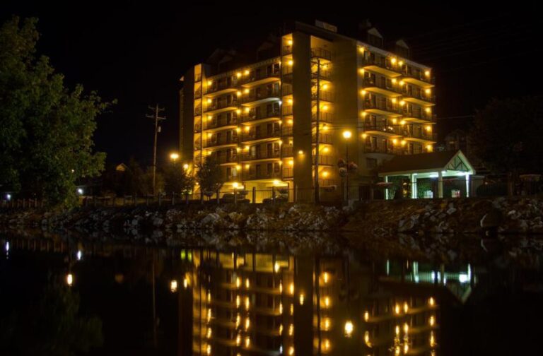 hotels in Pigeon Forge with spa bath in room 3